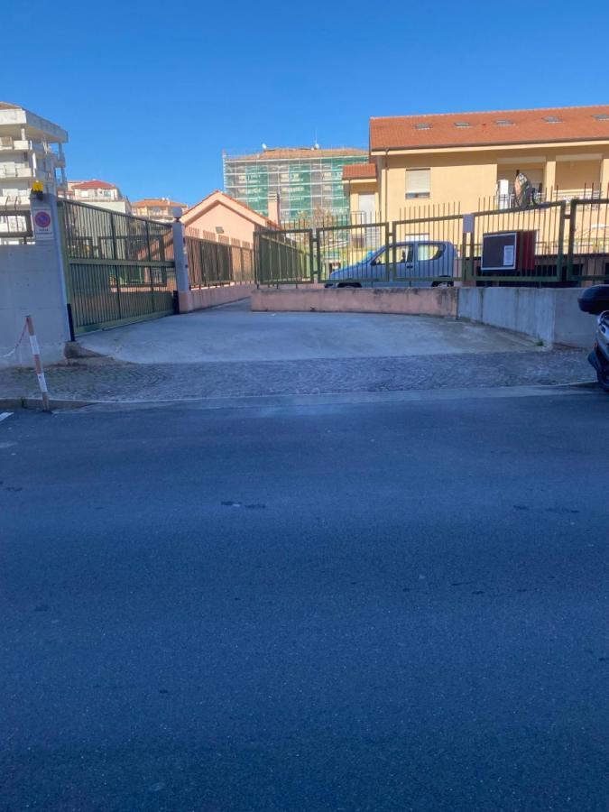 Largodoria - Viaarchivolto, Box Auto Privato Incluso Διαμέρισμα Αλμπένγκα Εξωτερικό φωτογραφία